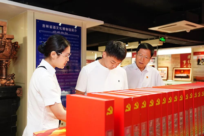 “雪饼猴”王铁柱走进白山方大集团吉林省酒文化博物馆：看尽一个民营企业的文化担当(图6)