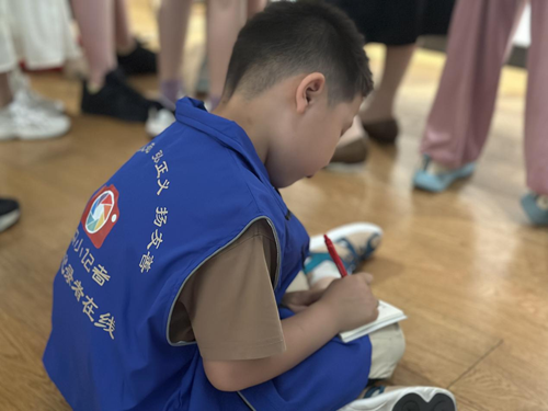 旗帜小记者走进清华大学艺术博物馆——探秘织绣与家具里的东方美学(图11)