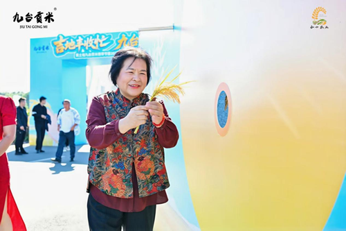 九台贡米新稻开镰 合十农业谱新篇(图5) 九台贡米新稻开镰 合十农业谱新篇(图5)