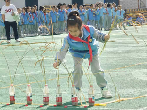 佳木斯市光复小学举办“庆丰收 享运动 乐成长”主题活动(图2) 佳木斯市光复小学举办“庆丰收 享运动 乐成长”主题活动(图2)