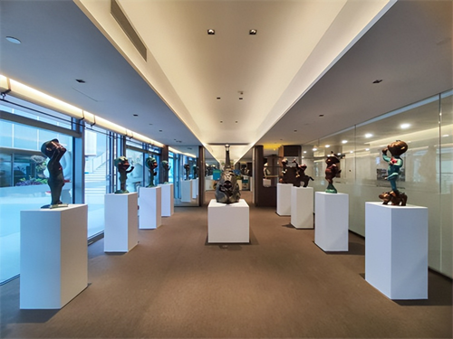 向上·向上雕塑展宋庄启幕 吴梁焰“红领少年”解码符号与生命力量(图3) 向上·向上雕塑展宋庄启幕 吴梁焰“红领少年”解码符号与生命力量(图3)