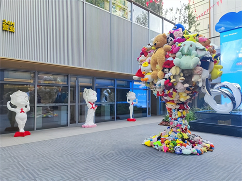 向上·向上雕塑展宋庄启幕 吴梁焰“红领少年”解码符号与生命力量(图4) 向上·向上雕塑展宋庄启幕 吴梁焰“红领少年”解码符号与生命力量(图4)