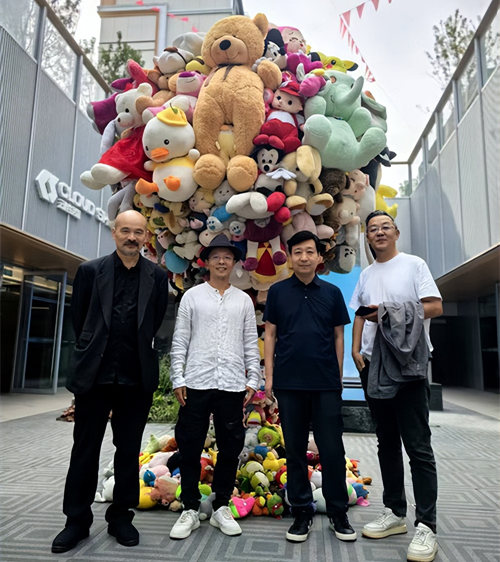 向上·向上雕塑展宋庄启幕 吴梁焰“红领少年”解码符号与生命力量(图5) 向上·向上雕塑展宋庄启幕 吴梁焰“红领少年”解码符号与生命力量(图5)