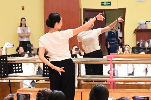 搭建良好美育平台 助力少儿舞蹈教育规范发展(图7) 搭建良好美育平台 助力少儿舞蹈教育规范发展(图7)