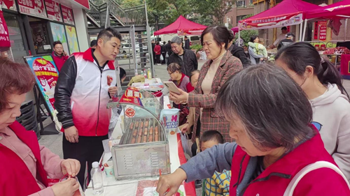 睦邻相伴情暖重阳,清风廉意沁润民心--湘民社区成功举办重阳节主题活动暨城市美育节公益市集(图2) 睦邻相伴情暖重阳,清风廉意沁润民心--湘民社区成功举办重阳节主题活动暨城市美育节公益市集(图2)
