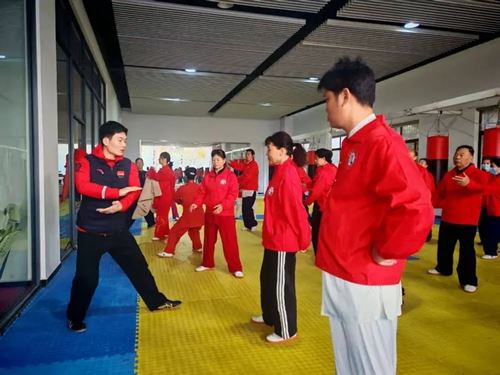 2025年全国太极拳健身站点(湖南站)教练员师资培训班圆满收官(图3) 2025年全国太极拳健身站点(湖南站)教练员师资培训班圆满收官(图3)