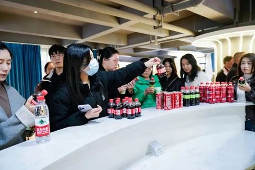 全省140余位外贸精英齐聚华诚生物,共探罗汉果甜蜜事业出海口(图3) 全省140余位外贸精英齐聚华诚生物,共探罗汉果甜蜜事业出海口(图3)