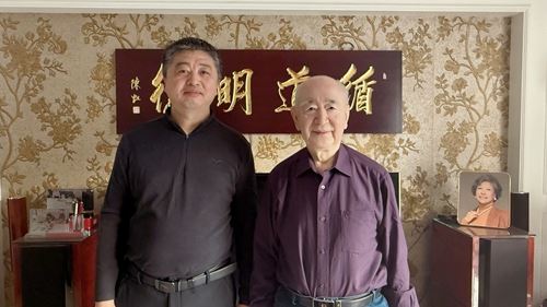 暖叙桑榆情 共话少年志——再访民政部原副部长陈虹侧记(图3) 暖叙桑榆情 共话少年志——再访民政部原副部长陈虹侧记(图3)