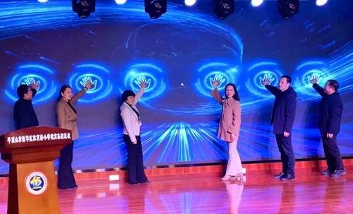 绝对顶流！航空航天专家周武教授新华区开讲，点燃青少年科学梦想(图1)